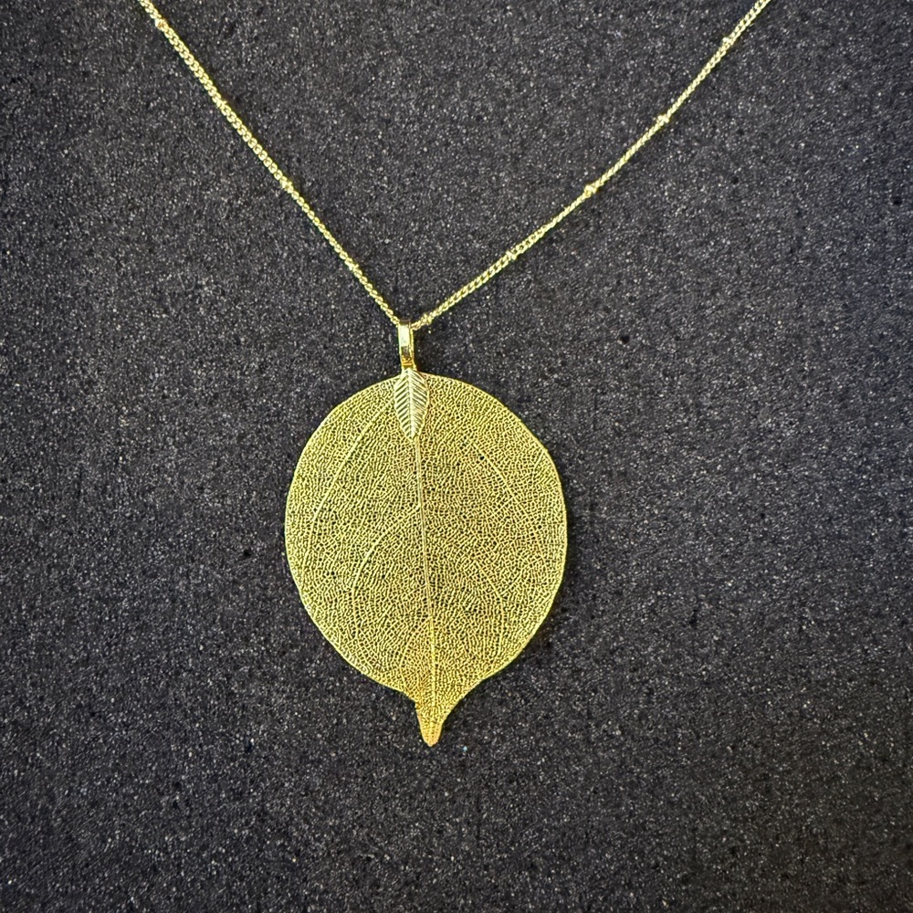 Gold-Tone Textured Leaf Pendant Necklace – Nature Boho Statement